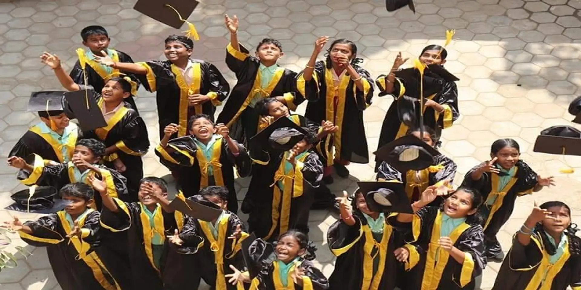 அரசுப்பள்ளியில் சேர அட்மிஷன் விளம்பரம்: சகல வசதிகளுடன் தனியார் பள்ளிக்கு டஃப் கொடுக்கும் நடுநிலைப்பள்ளி!