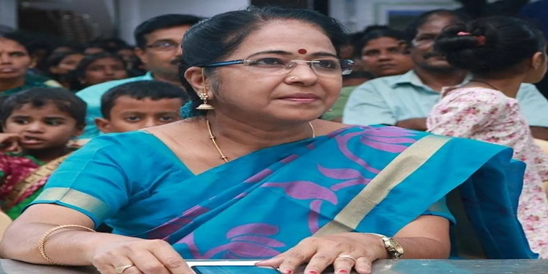தொழுநோயாளிகளுக்கு சிகிச்சை அளிப்பதையே லட்சியமாகக் கொண்டு வாழும் ’அன்னை’