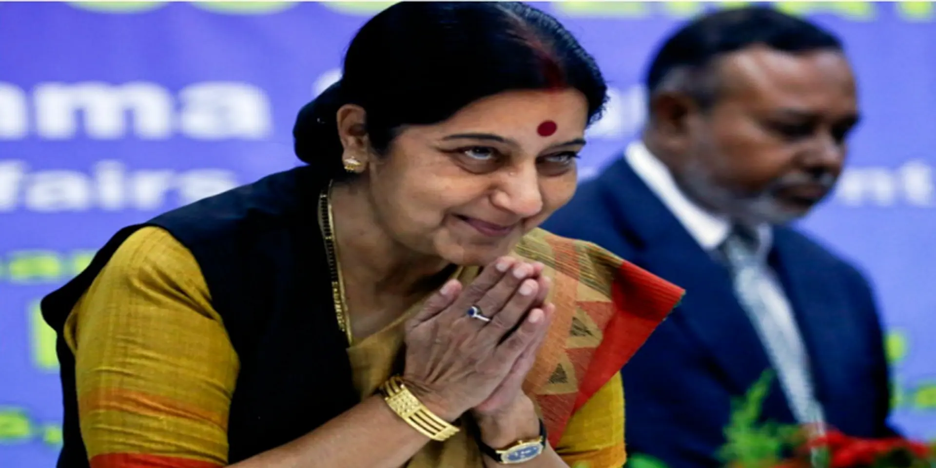 'ஒரு குறும்பதிவு தொலைவில் தான் உதவி’ என உணர்த்தியவர்- சுஷ்மாவுக்கு குவியும் டிவிட்டராஞ்சலி...