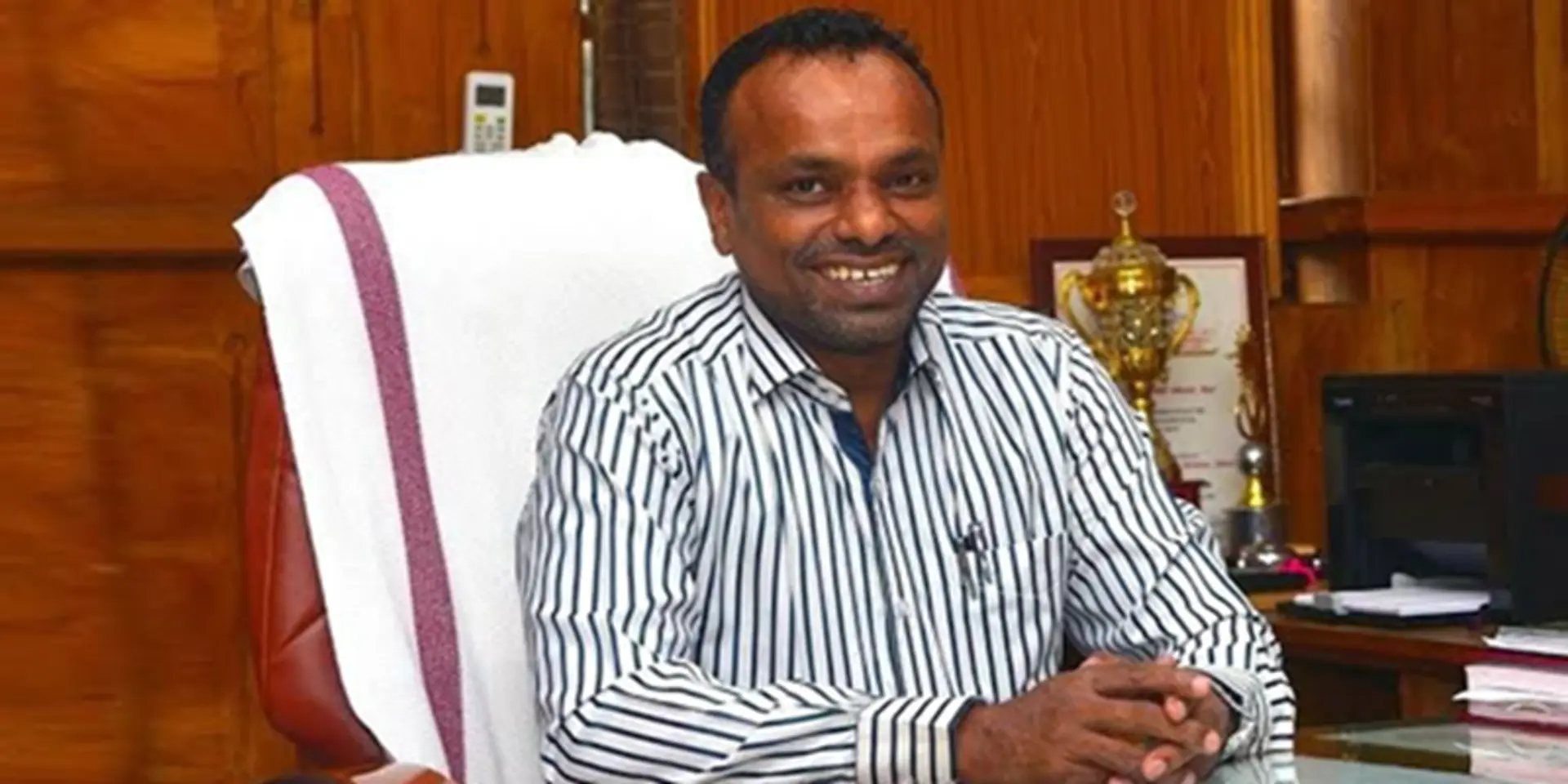 க்ளீனர் டு ஐஏஎஸ்..! - யுபிஎஸ்சி தேர்வு எழுதாமலே, உழைப்பால் உயர்ந்த அப்துல் நாசர்!
