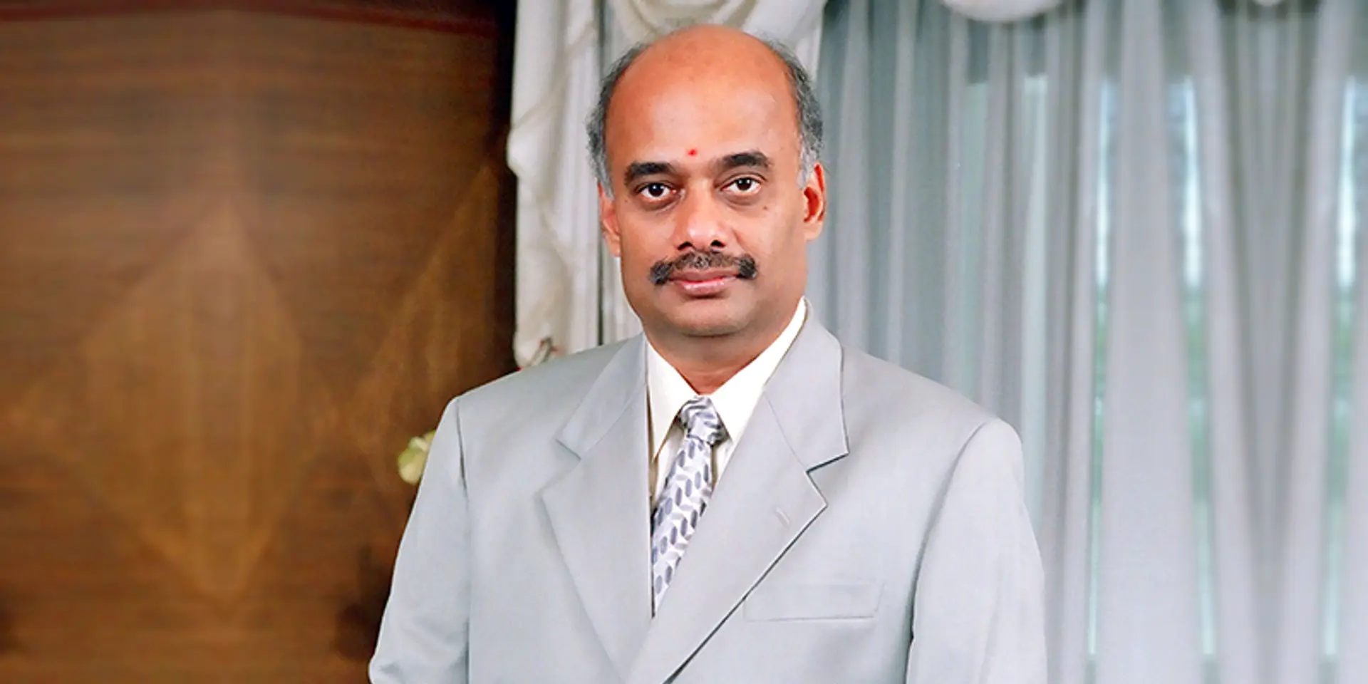 குடும்ப பிசினசில் இணைந்து, ரூ.2000 கோடி மதிப்பு நிறுவனங்களை உருவாக்கிய Dr.மாணிக்கம் மகாலிங்கம்!