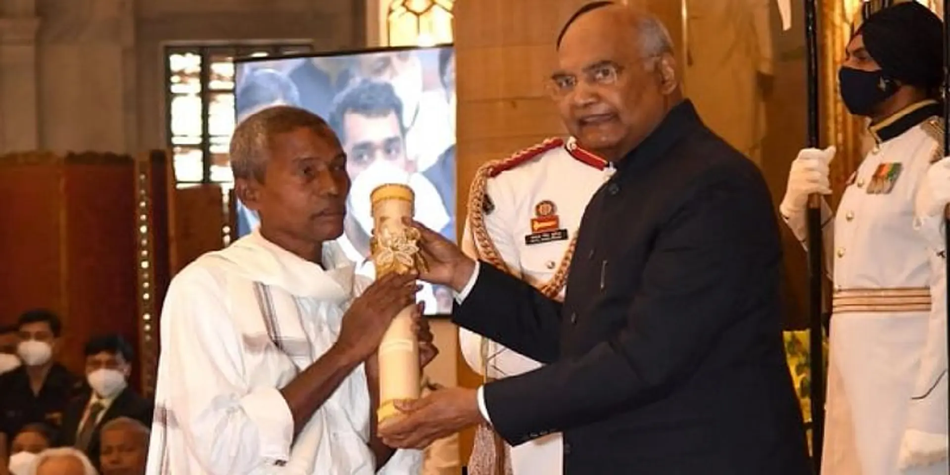 ‘ஆரஞ்சு பழவியாபாரி டு பத்மஸ்ரீ விருது' - குழந்தைகளின் கல்விக் கனவை நிறைவேற்றும் ஹஜப்பா!