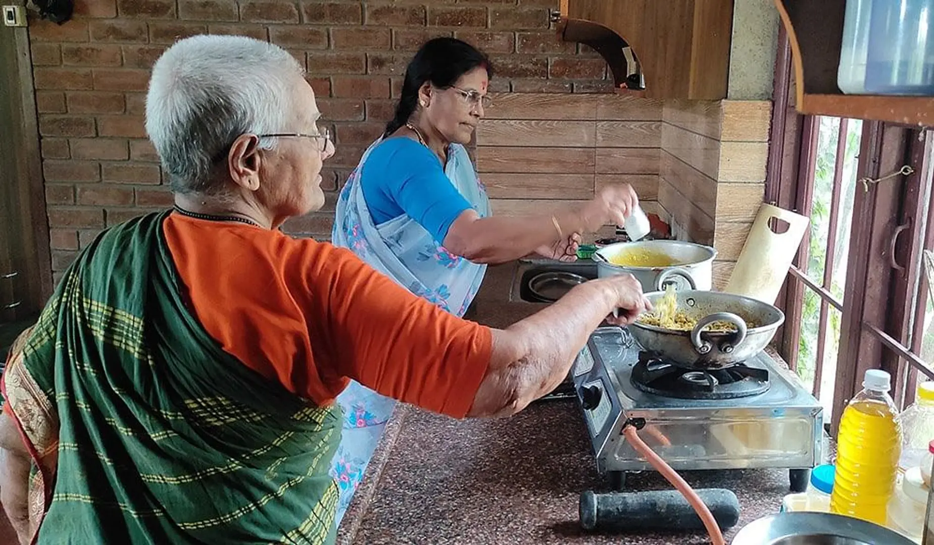 பாரம்பரிய உணவுடன் எழில்மிகு ‘ஃபார்ம் ஸ்டே’ - தமிழ்ப் பாட்டிகளின் இயற்கை முயற்சி!