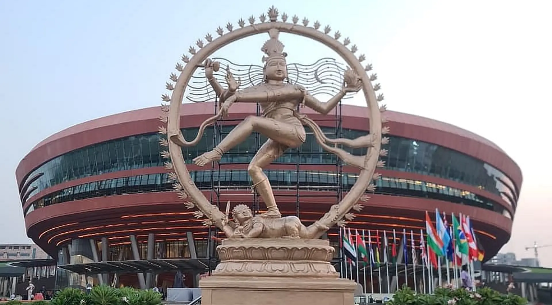 'இது தமிழ்நாட்டின் பெருமை’ - G20 மாநாட்டில் வைக்கப்பட்டுள்ள ‘உலகின் பிரமாண்ட நடராஜர் சிலை’யை வடிவமைத்த சுவாமிமலை ஸ்தபதிகள்!