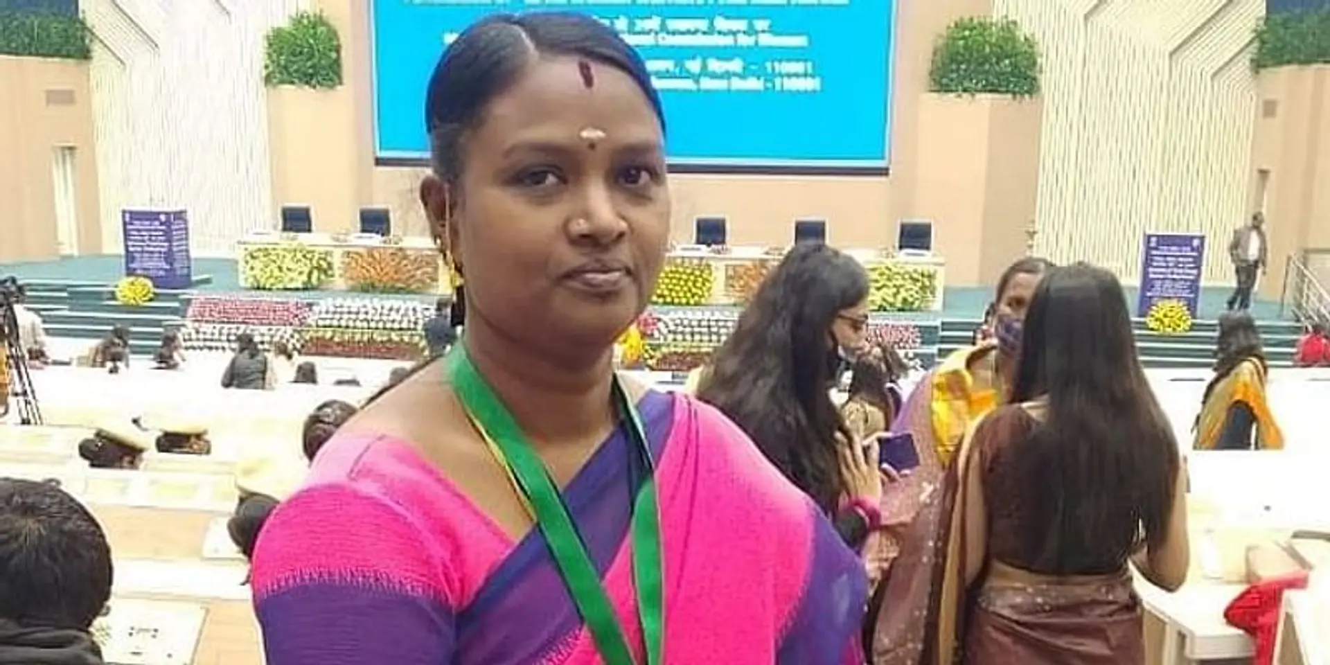 தினமும் 12 கி.மீ நடந்தே பயணம்: ‘கொரோனா வாரியர்’ குன்னூர் ஆசிரியைக்கு மத்திய அரசு விருது!