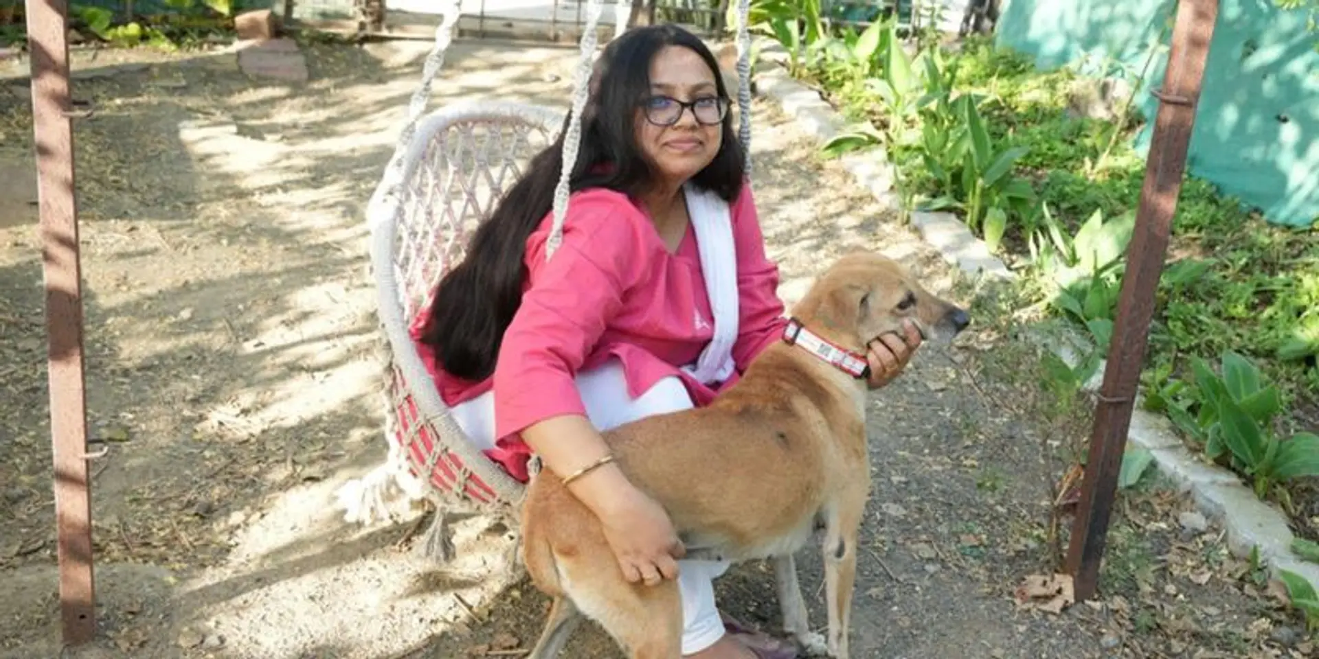 தெருநாய்களின் உயிர் காக்கும் ‘பெல்ட்’கள் - நேசத்துடன் வருவாய் ஈட்டும் ரிம்ஜிம்!