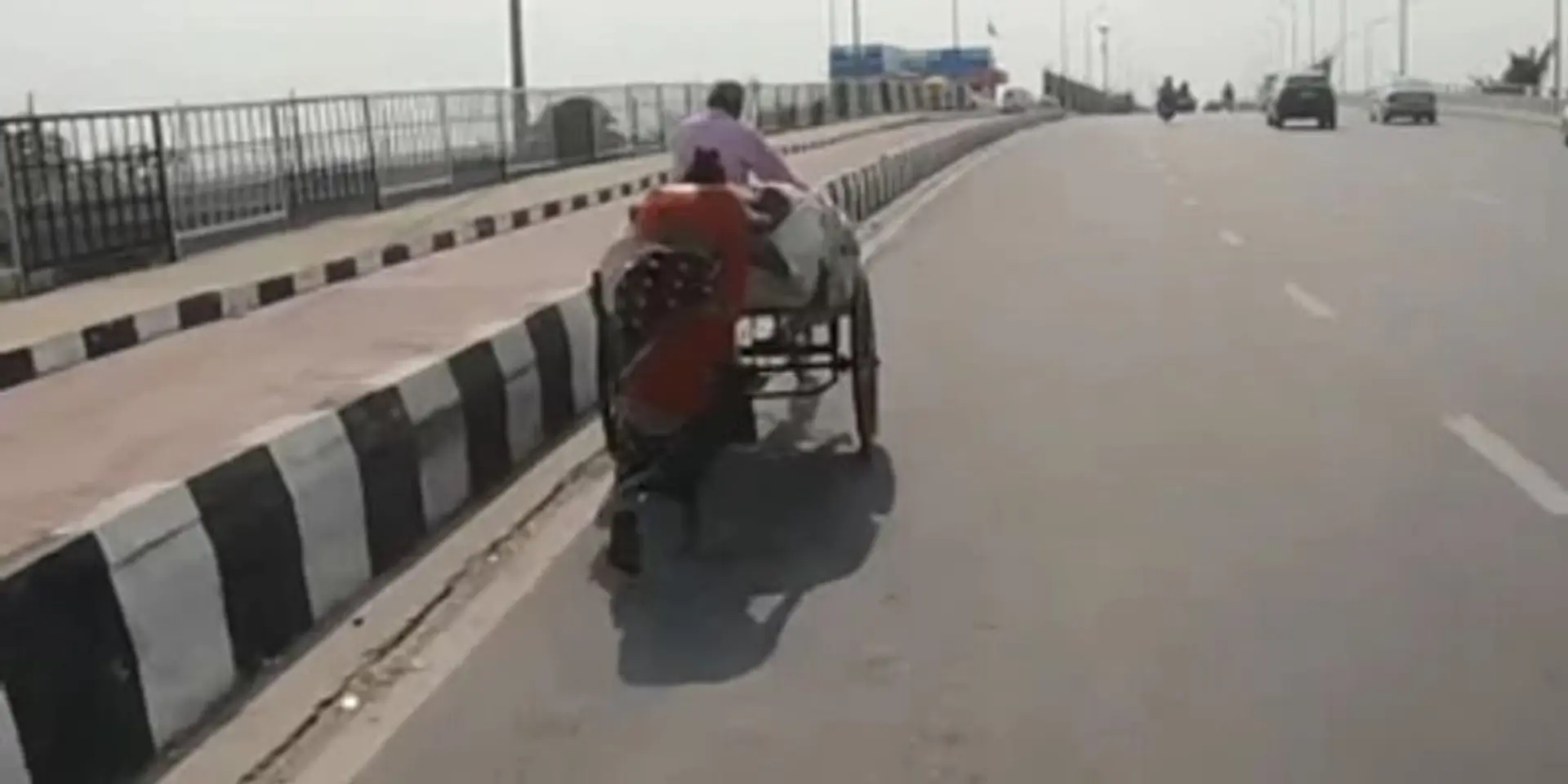 'மனிதநேயம் ஓங்கட்டும்!’ – ஷேவாக் பகிர்ந்த வீடியோவில் என்னதான் இருக்கிறது?