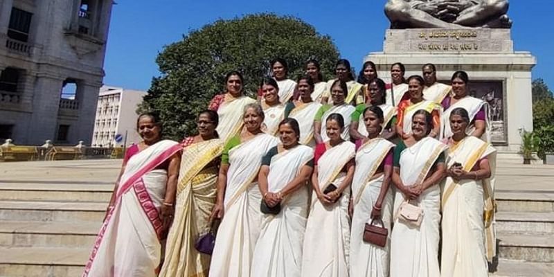 ஒரு வருட சேமிப்புப் பணத்தில் முதல் விமானப் பயணம் சென்ற 24 பெண் கூலித் தொழிலாளர்கள்! 