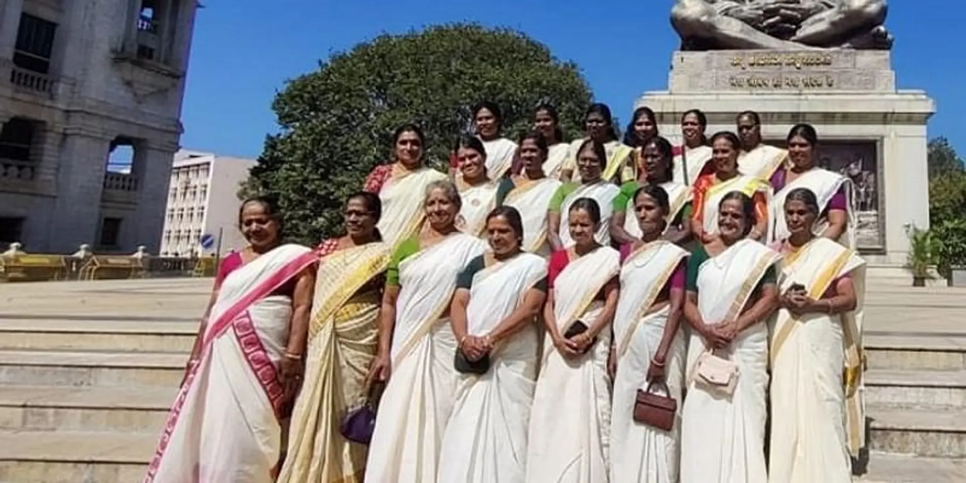 ஒரு வருட சேமிப்புப் பணத்தில் முதல் விமானப் பயணம் சென்ற 24 பெண் கூலித் தொழிலாளர்கள்!