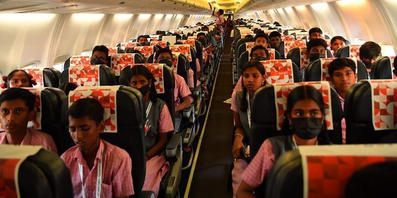 44th Chess Olympiad: சென்னை டூ பெங்களூரு விமானத்தில் பறந்த அரசுப் பள்ளி மாணவர்கள்!