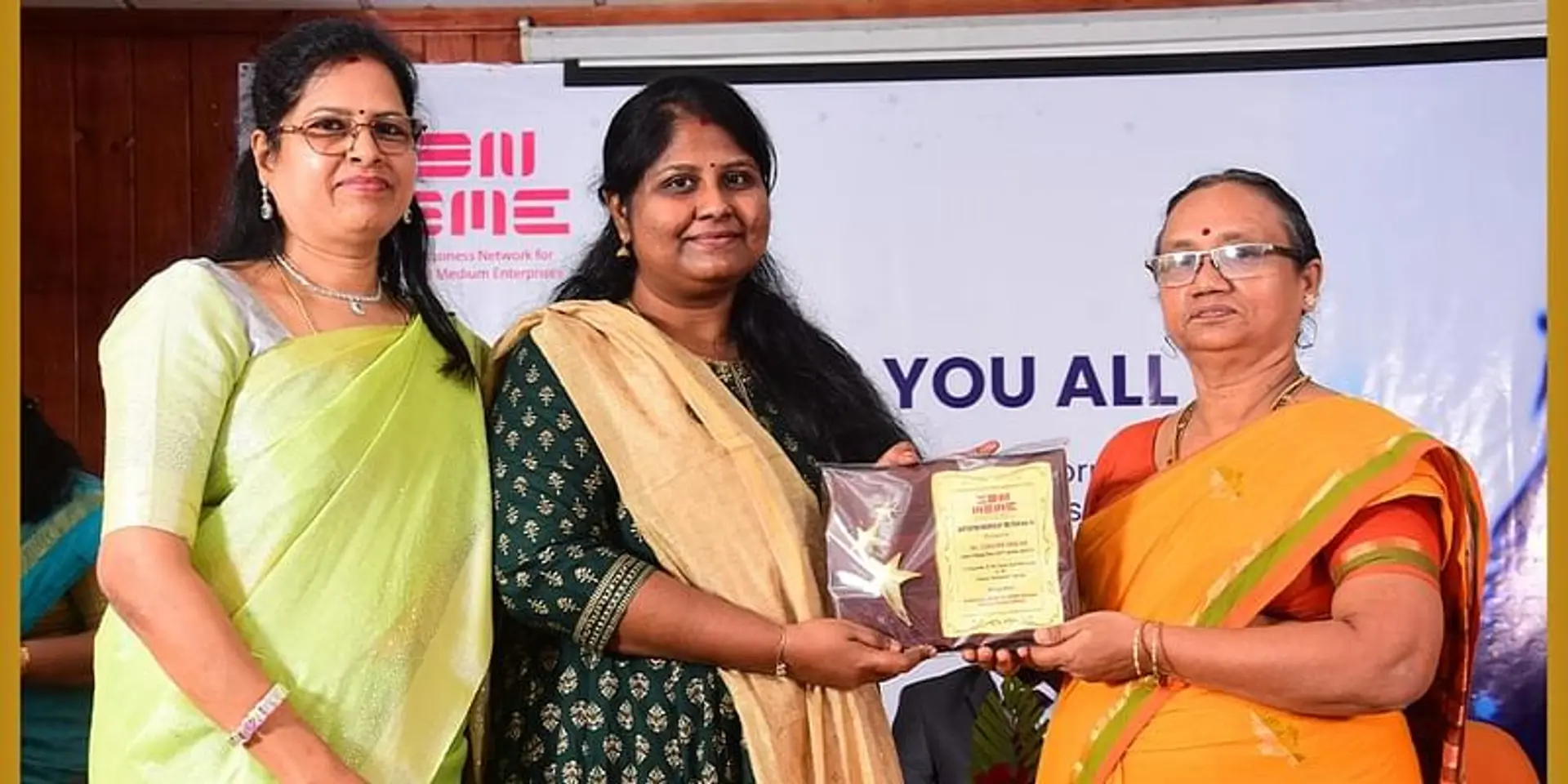 தையல் நாயகிகளை தொழில் முனைவோராக மேம்படுத்த முனையும் ‘தோழி ஃபேஷன்’ நிறுவனர் வானதி!