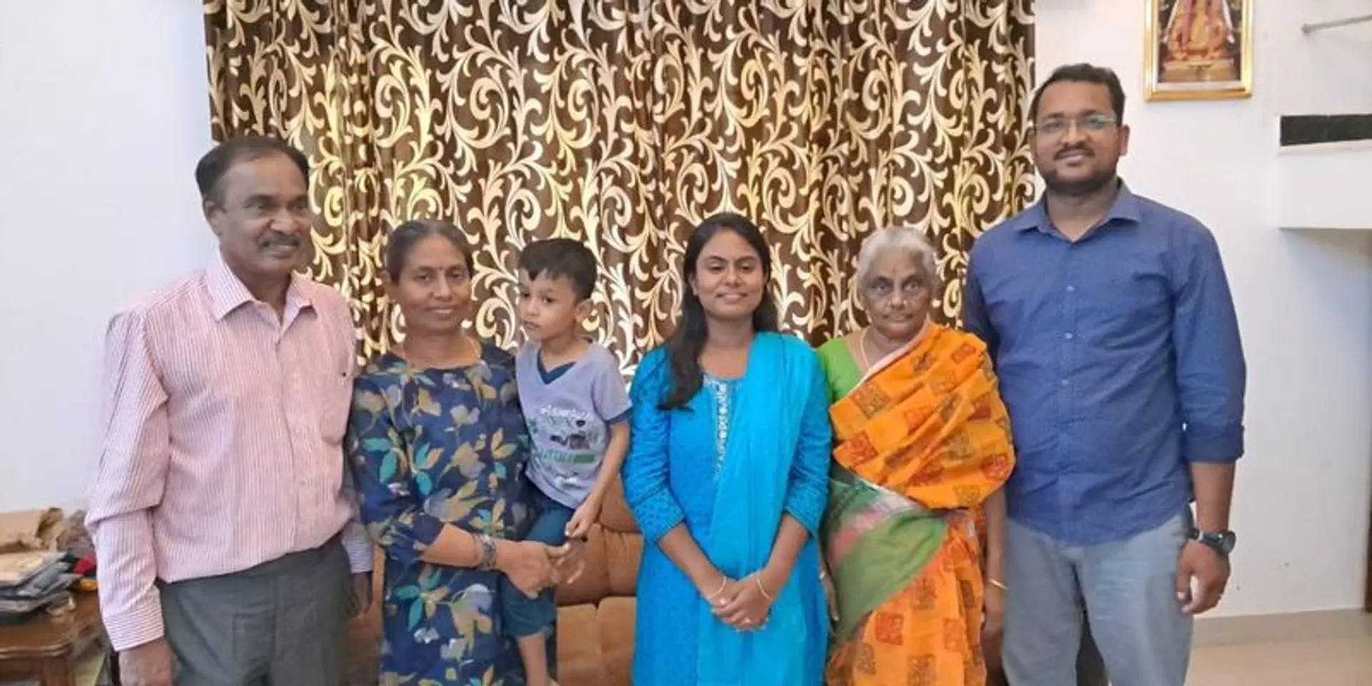 ஐஏஎஸ் தேர்ச்சி பெற்று காலமான தாத்தாவின் விருப்பத்தைப் பூர்த்தி செய்த பேத்தி