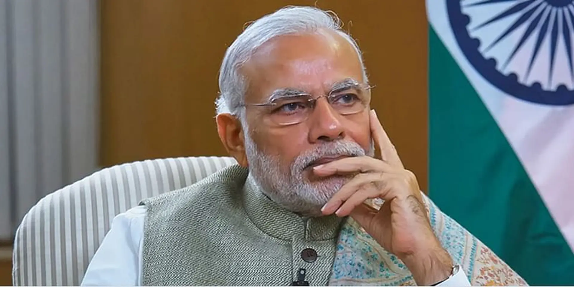 நாளை முதல் டி.பி.யை மாற்றச் சொன்ன பிரதமர் மோடி - தேசியக்கொடிக்கு மரியாதை!