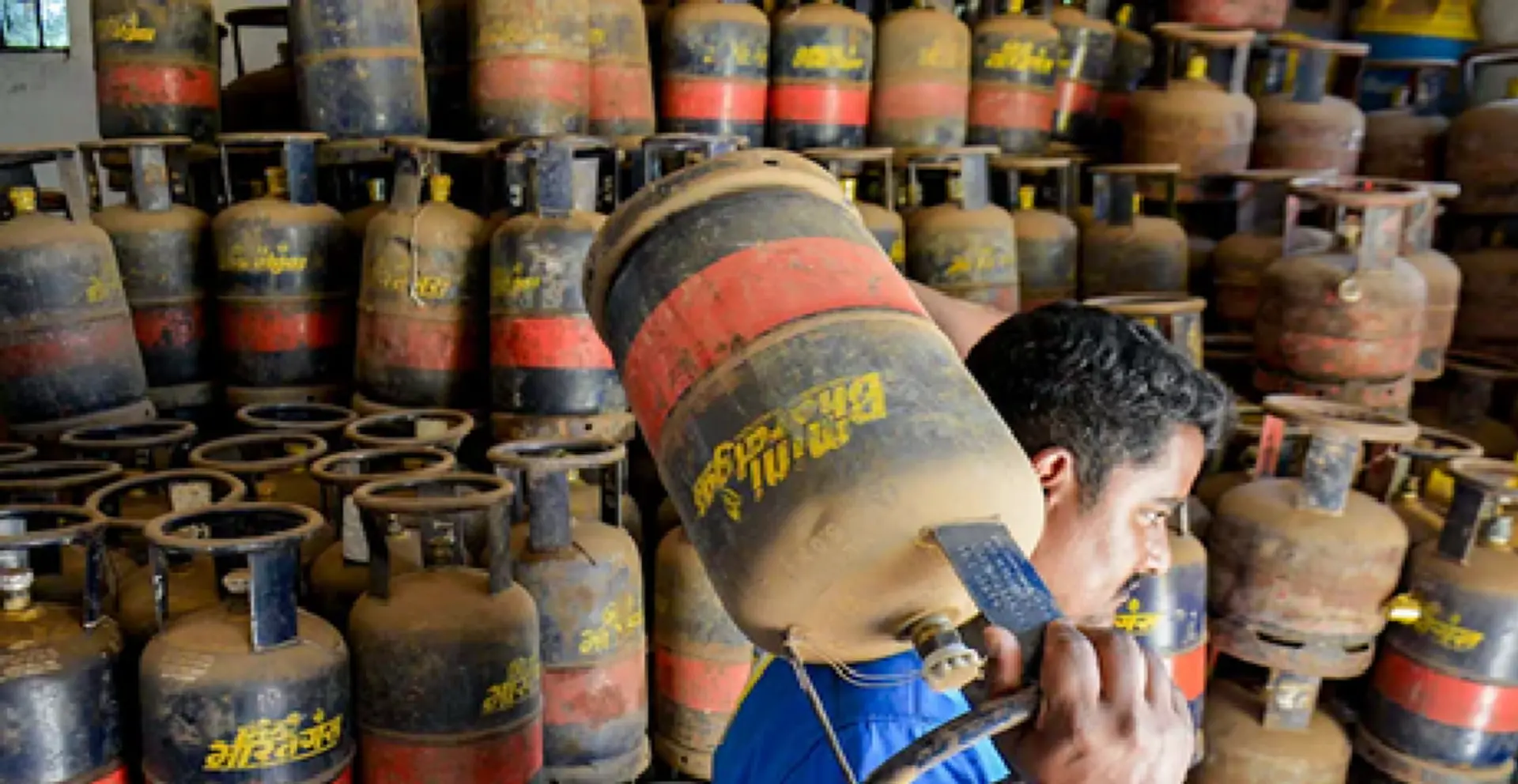 'LPG சிலிண்டர் தட்டுப்பாடு' - மெனுக்களை குறைத்த பிரபல ஹோட்டல்கள்; விரைவில் மூடப்படும் அபாயம்?