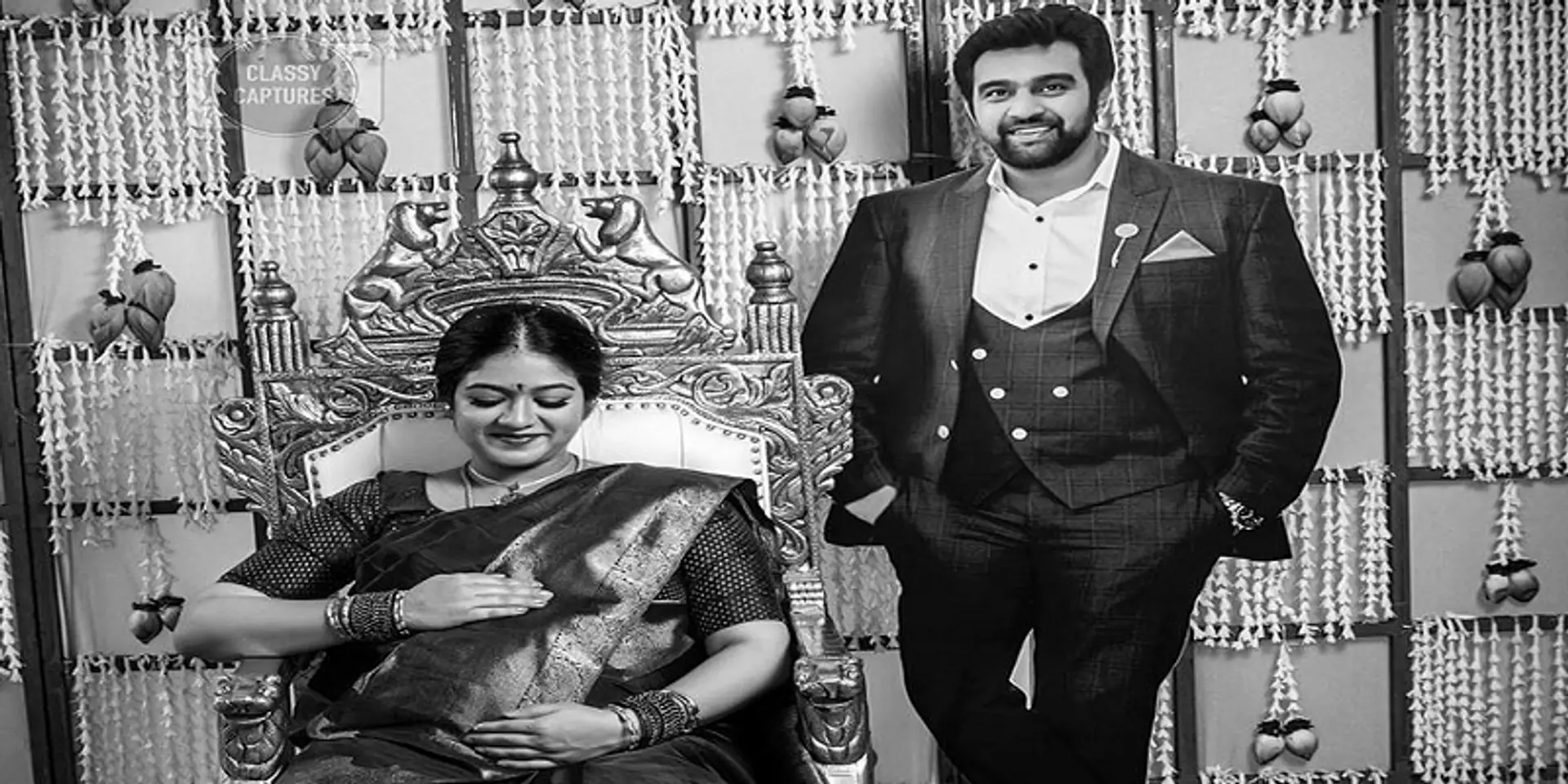 மறைந்த காதல் கணவர் 'கட் அவுட்' உடன் வளைகாப்பு நடத்திய அன்பு மனைவி!