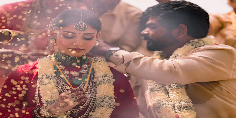 தமிழகம் முழுவதும் 18 ஆயிரம் ஆதரவற்ற குழந்தைகளுக்கு மதிய உணவு; விக்கி - நயன் திருமண ஸ்பெஷல்! 