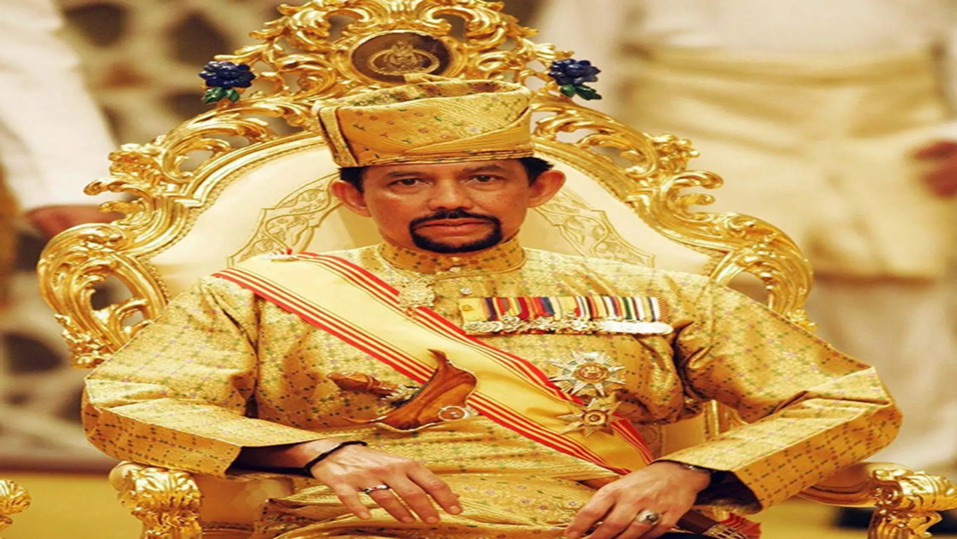7,000 கார்கள்; தங்க விமானம்; சொத்து மதிப்பு 30 மில்லியன் டாலர் - உலகை வியக்கும் புருனே நாடும், அதன் சுல்தானும்!