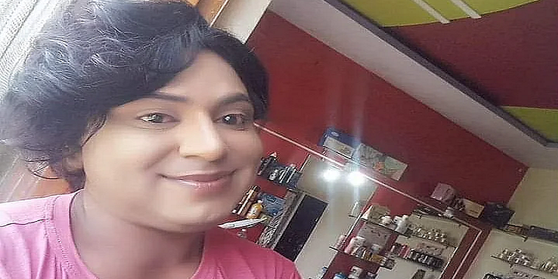 சமூக தடைகளைத் தாண்டி பியூட்டி சலூன் நடத்தும் தொழில்முனைவராகிய திருநங்கை தீபா!