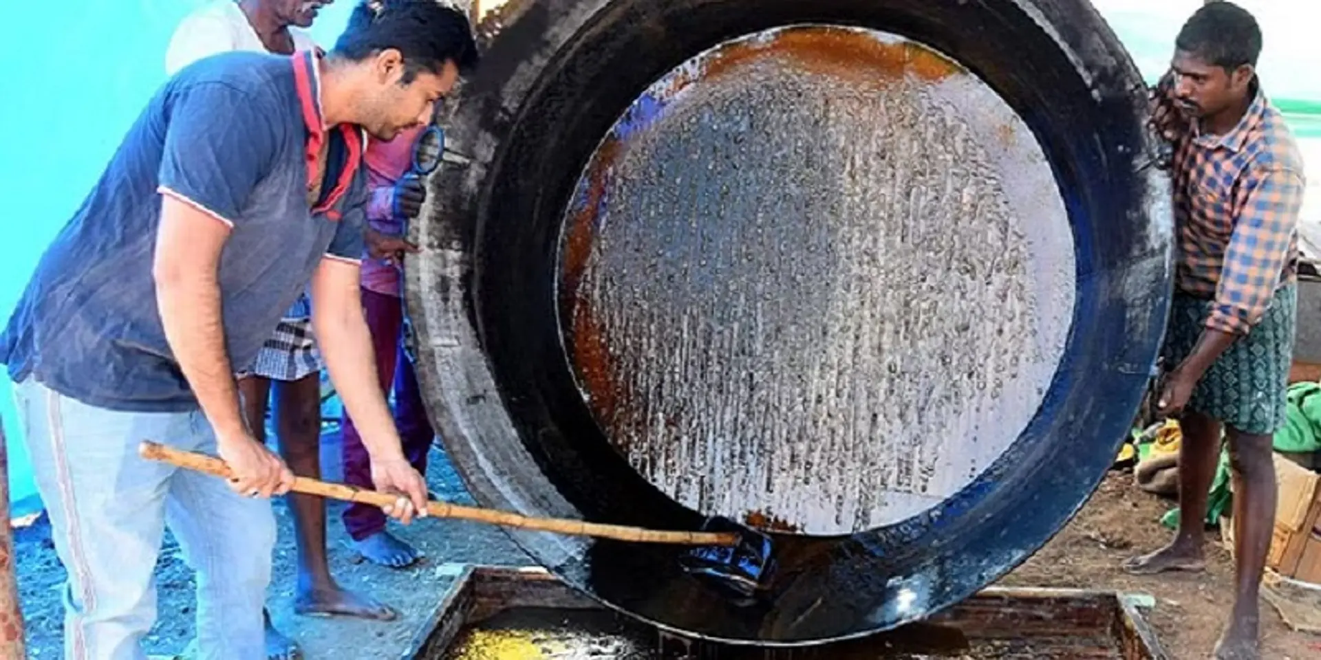 இயற்கை விவசாயத்தில் கலக்கும் எம்பிஏ பட்டதாரி - ‘ஆர்கானிக்’ வெல்லம் மூலம் அசத்தல் வருவாய்!