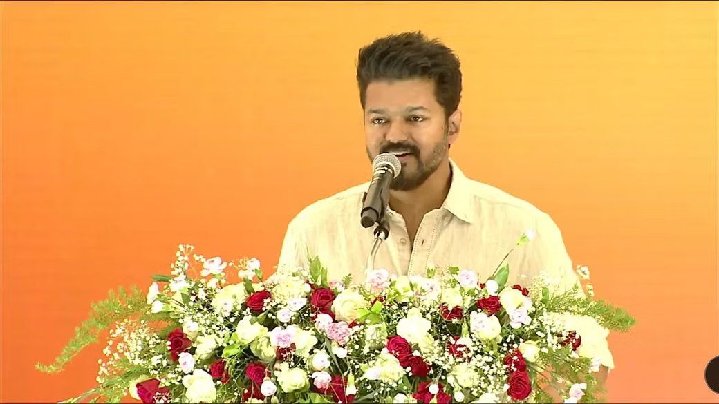 ஓட்டுக்கு காசு வேண்டாம் என்ற வலியுறுத்தலே கல்வியை முழுமையாக்கும்' - நடிகர்  விஜய் மாணவர்களுக்கு அறிவுறுத்தல்!