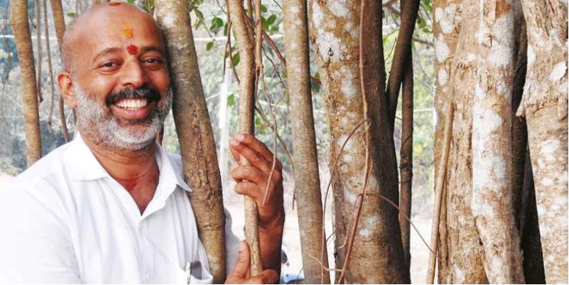 பசுமைப் போர்வை அதிகரிக்க இந்தியா முழுதும் 40 காடுகளை உருவாக்கிய குஜராத் தொழில்முனைவர்!