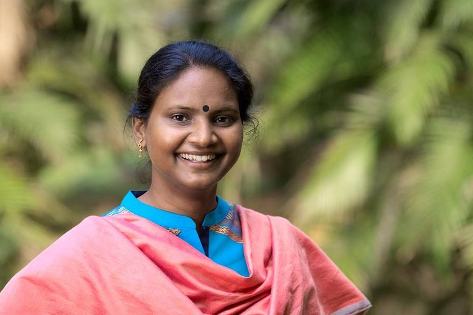 கம்யூனிஸ்டுகளை தெறிக்க விட்ட ரம்யா சேச்சி: பாட்டிலே மக்கள் மனதை வென்று எம்பி ஆனது எப்படி?
