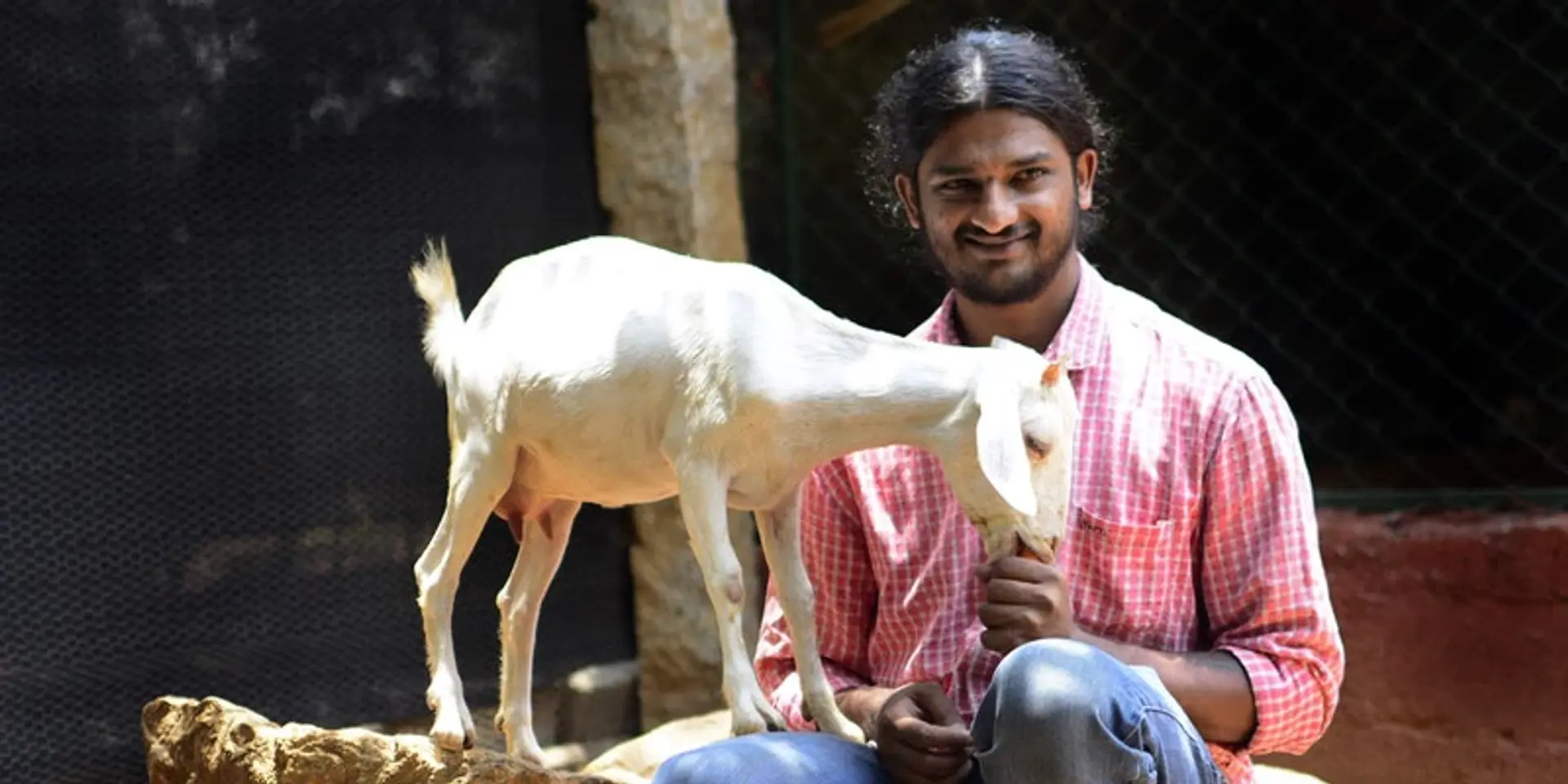 விலங்குகளுடன் ஒருங்கிணைந்து வாழக் கற்றுக் கொடுக்கும் சரணாலயம் அமைத்த இளைஞர்!