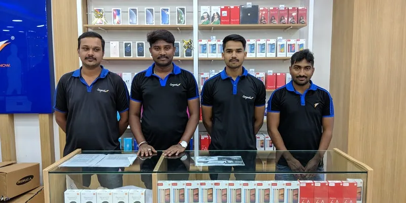 Sangeetha Mobiles staff
