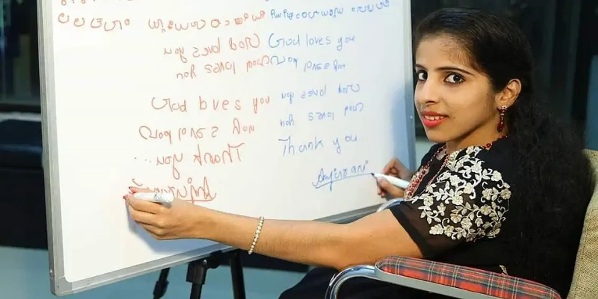 1.25 கிலோ ஜாரை தூக்கி சாதனை படைத்துள்ள மாற்றுத்திறனாளி பெண்!