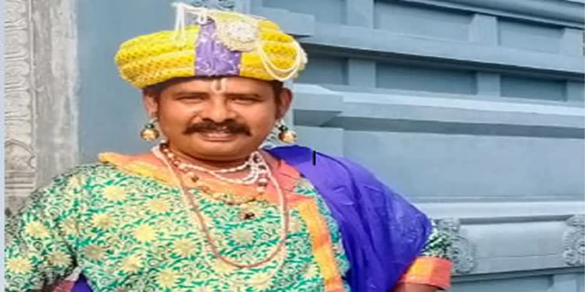 குலசேகர ஆழ்வாராக மாறி மனப்பாட பாடல் பாடம் எடுத்த தமிழ் ஆசிரியர்!