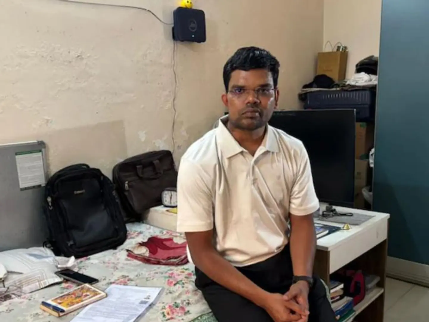 கேன்சரால் பார்வை இழந்தும் 38 வயதில் யுபிஎஸ்சி தேர்வில் வெற்றி கண்ட விவசாயி மகன்!