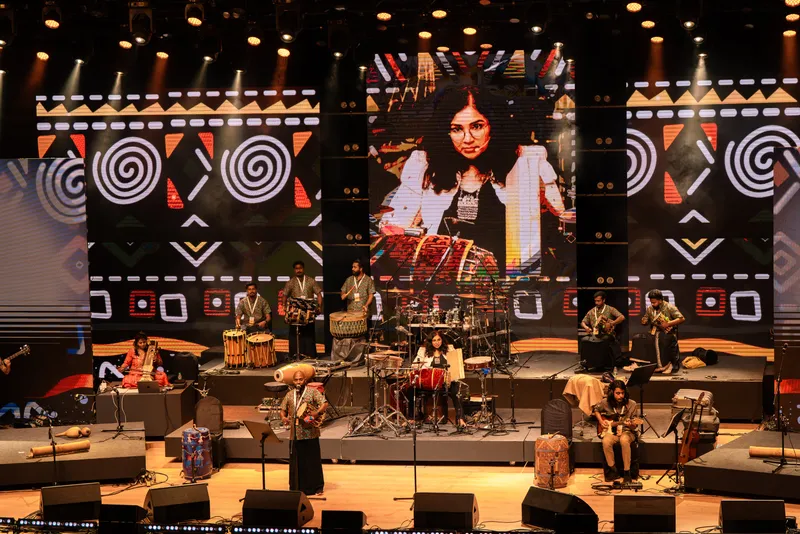 Charu Hariharan featuring Kozhikode Nanthalakoottam & the Kattunaykkar (Jenukuruba)
