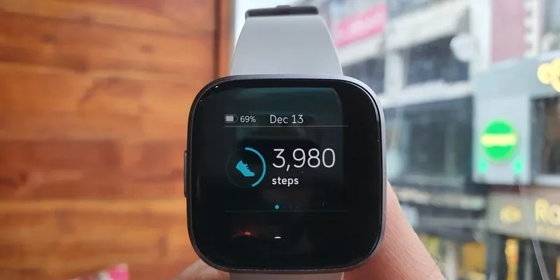 Fitbit versa cheap 2 wear os