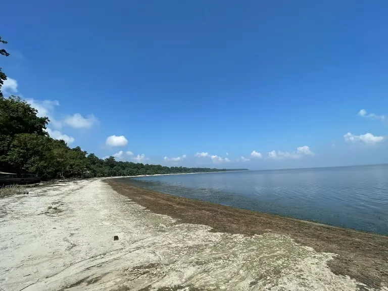 a vast stretch of Chuka beach