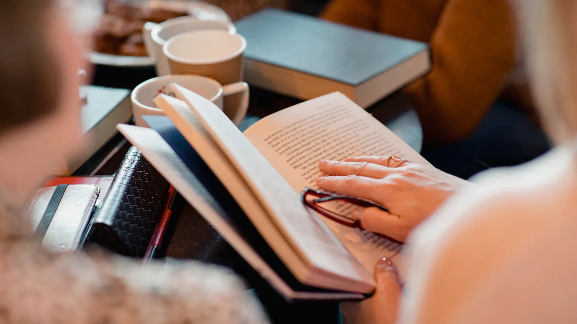7 Little ways to rekindle your love for reading again