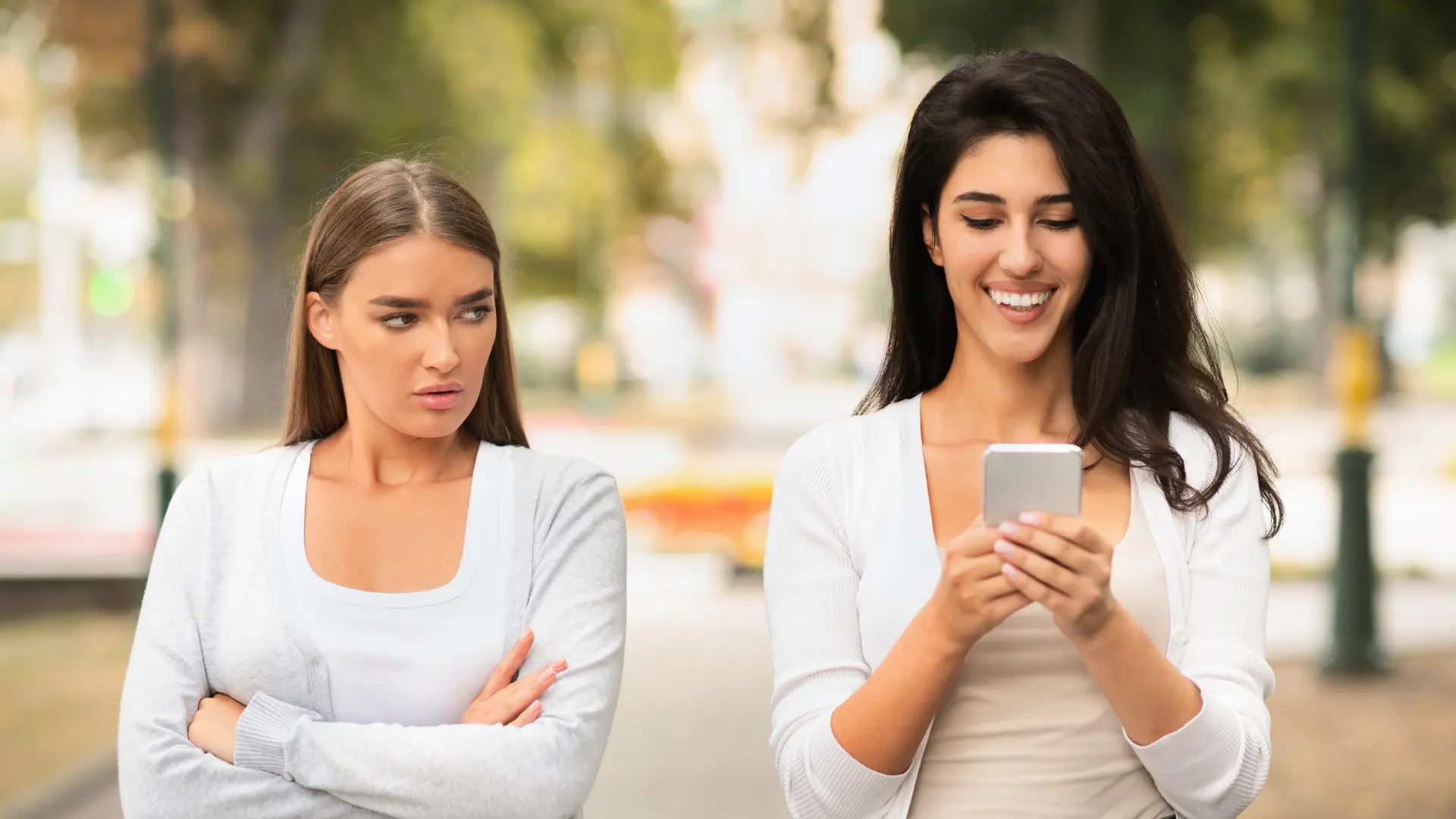10 subtle signs that someone secretly dislikes you