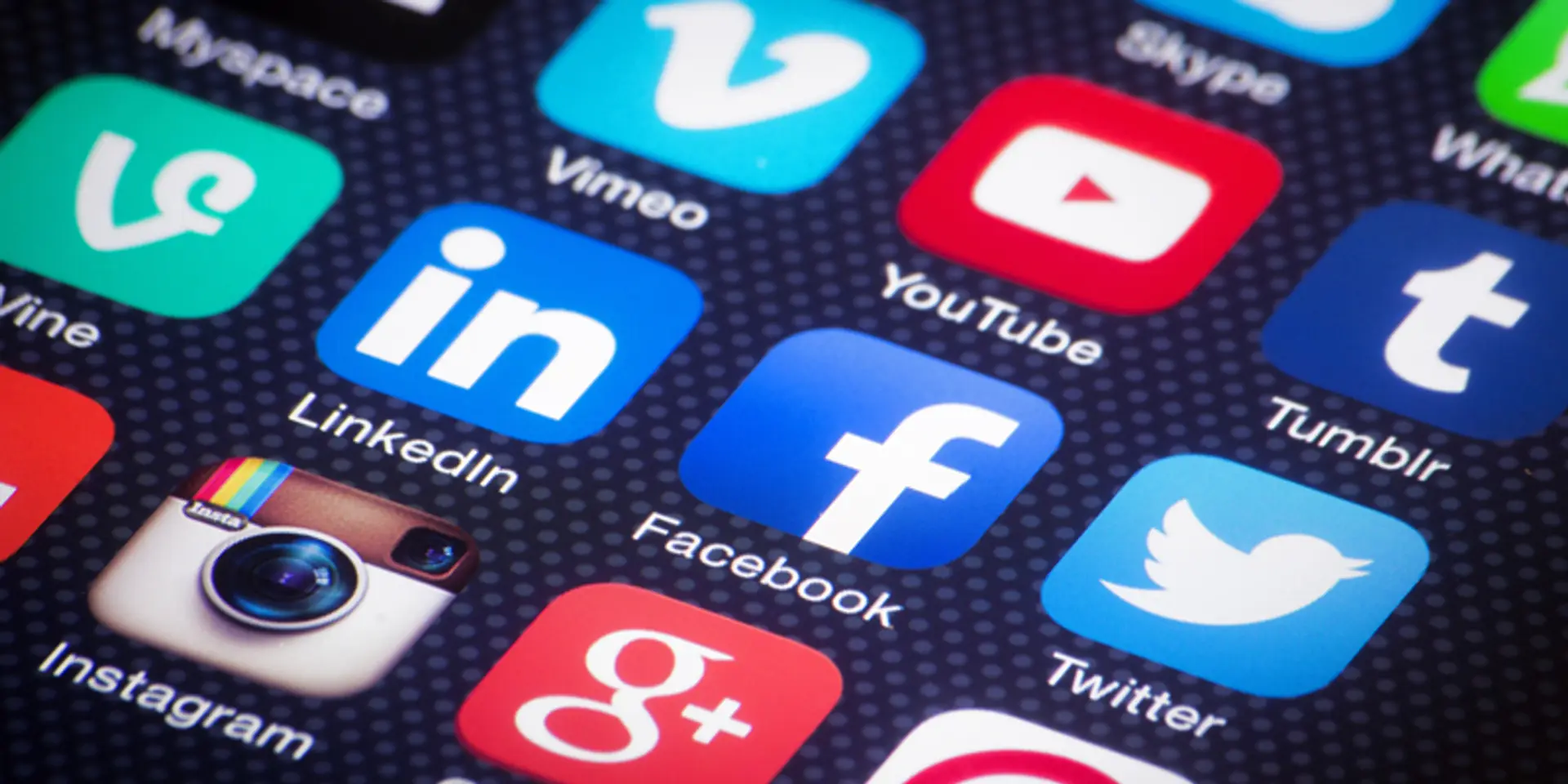 Malicious third-party apps leak personal data from Facebook, Twitter