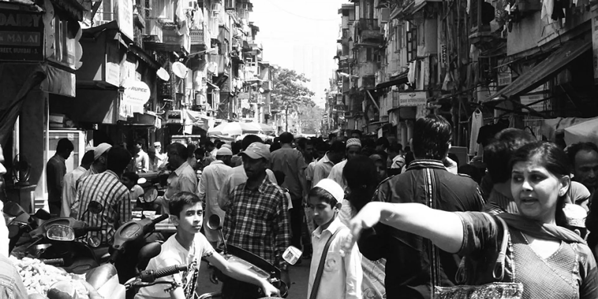Lockdown, social distancing due to coronavirus leads to 51 percent drop in footfalls, says study