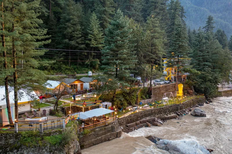 कसोल में हॉस्टलर