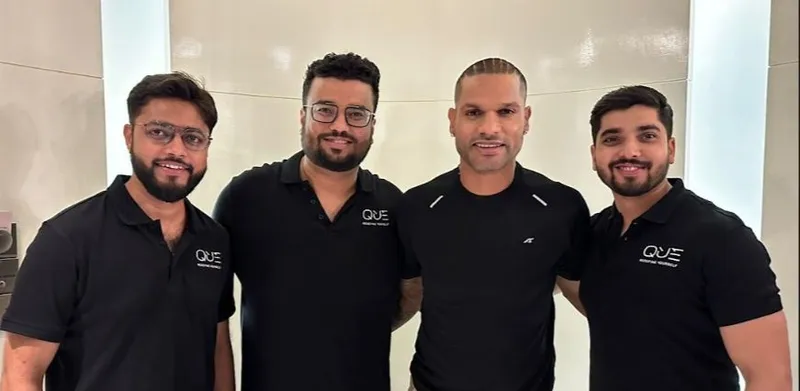 QUE team with Shikhar Dhawan