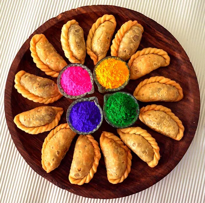 gujiya