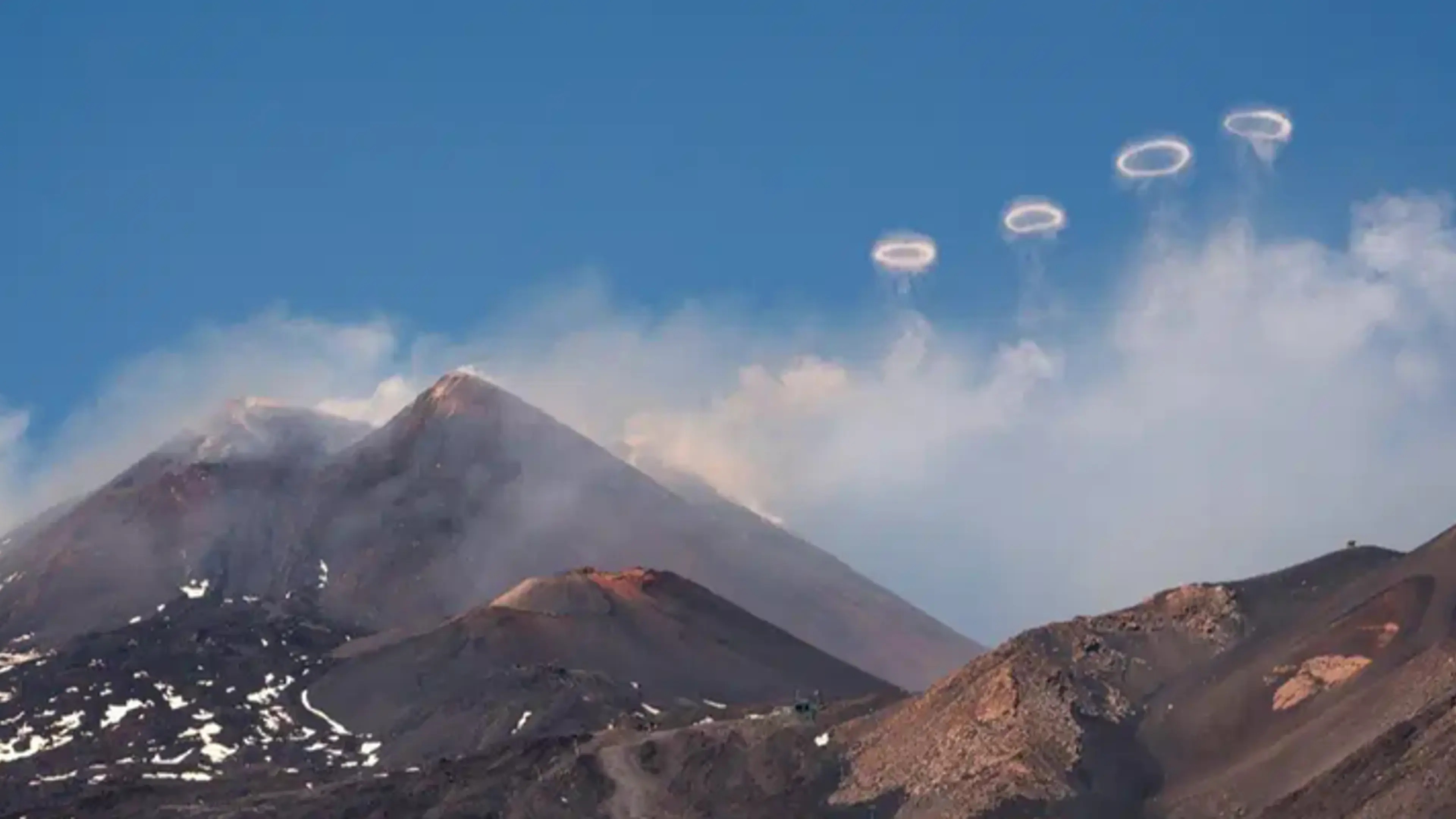 Volcano inspired by GenZ: Mount Etna has been blowing smoke rings into ...