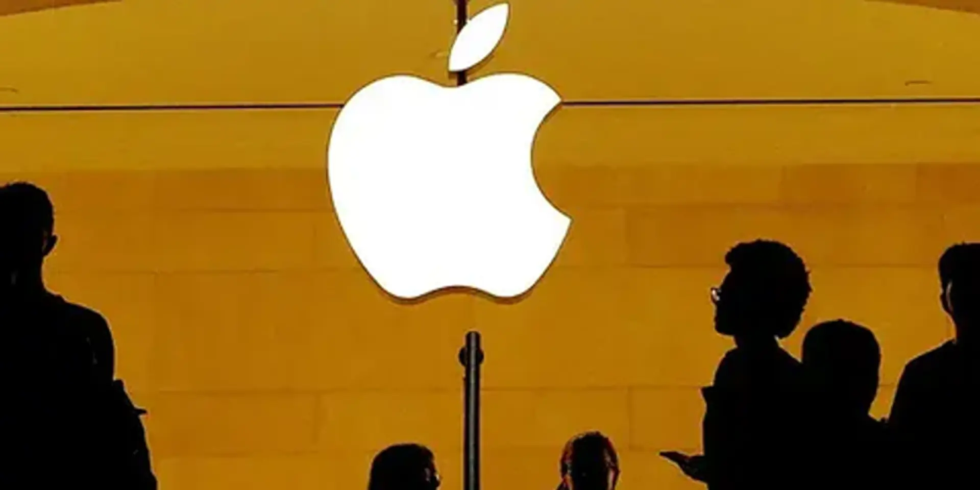 Apple announces $500B investment in US amid tariff threats that could affect iPhone
