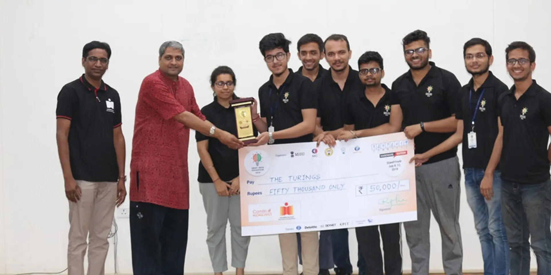 Engineering students design a dashboard to monitor factory machines and prevent disasters