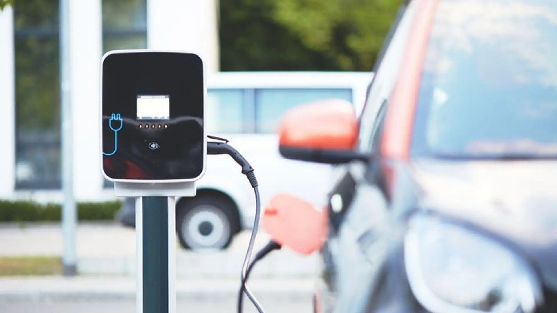 Refex Green Mobility drops plans with Gensol to take over BluSmart cabs