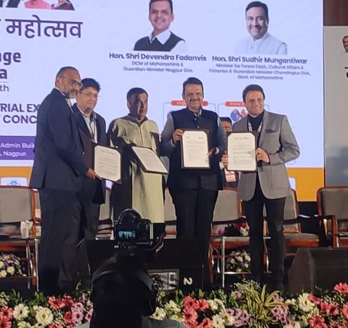 Ashish Kale, President, AID, signed the MOU with Pankaj Bansal and Prajakt Raut, Managing Partners, Caret Capital, in the presence of Union Minister Nitin Gadkari and Devendra Phadnavis, Deputy CM of Maharashtra.