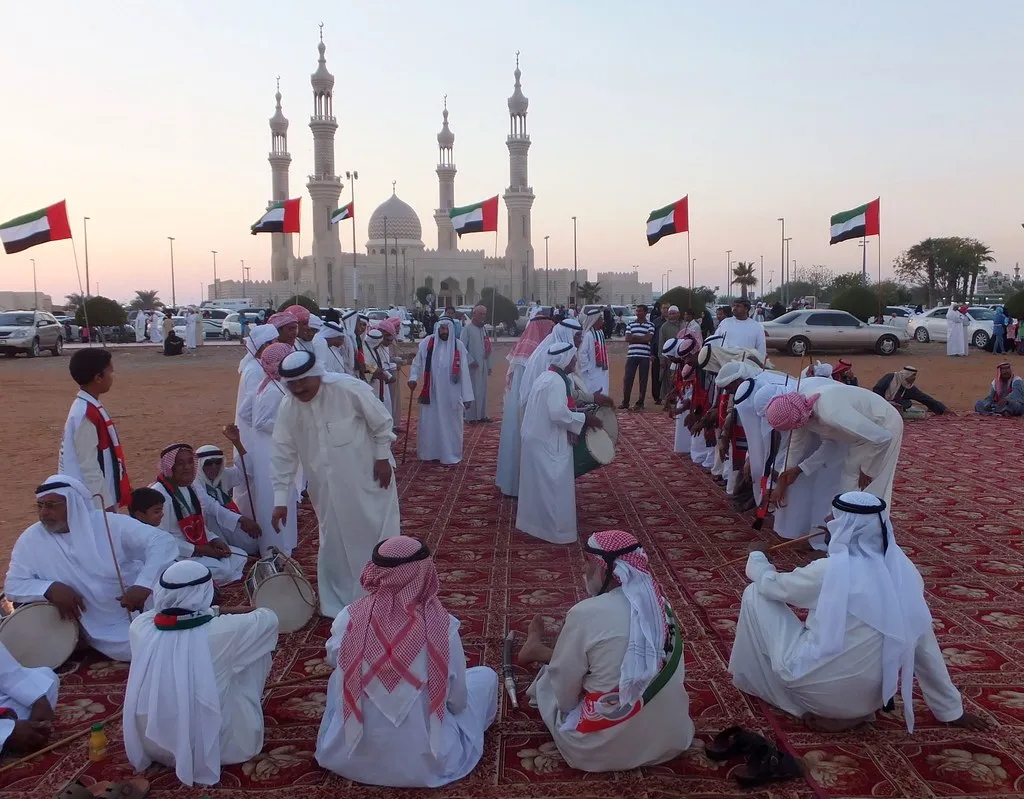 Арабские группы. Население арабских Эмиратов 2022. Культура ОАЭ. Арабские традиции. Объединенные арабские эмираты население.