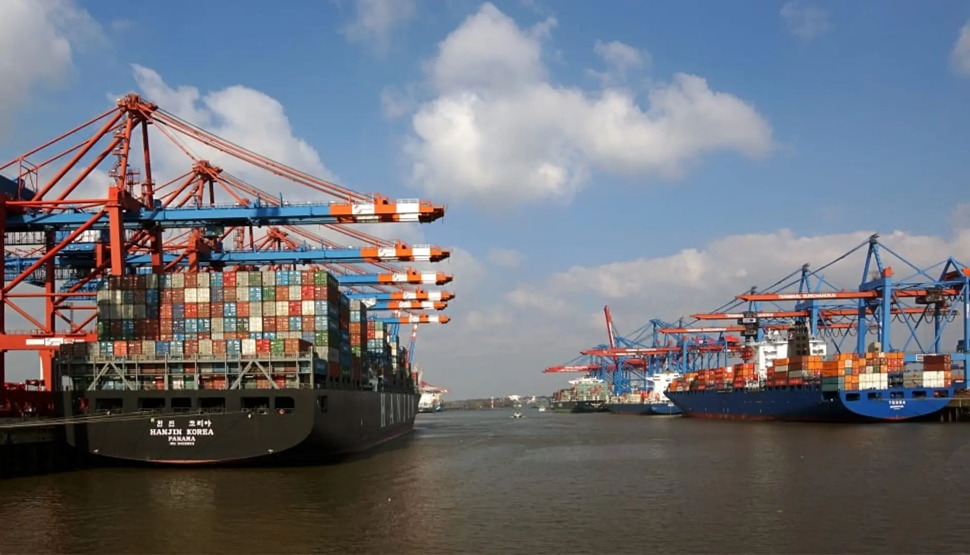 Dubai Trade, Dubai Chamber Of Commerce collaborate to simplify trade services for exporters and re-exporters