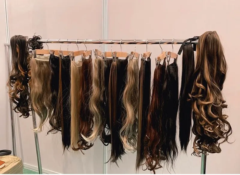 After losing her mother to cancer, this girl started a business of wigs and  extensions made of human hair