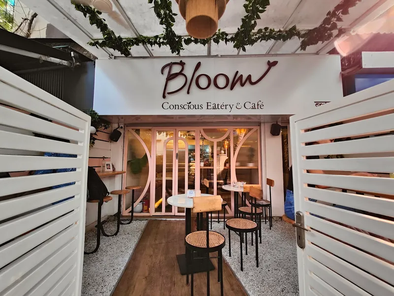 Cafe Bloom 